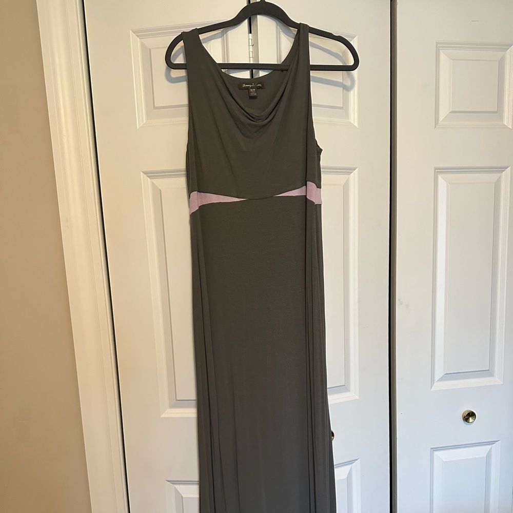 Tommy Bahama maxi dress. Size medium. Gray with pink darts.